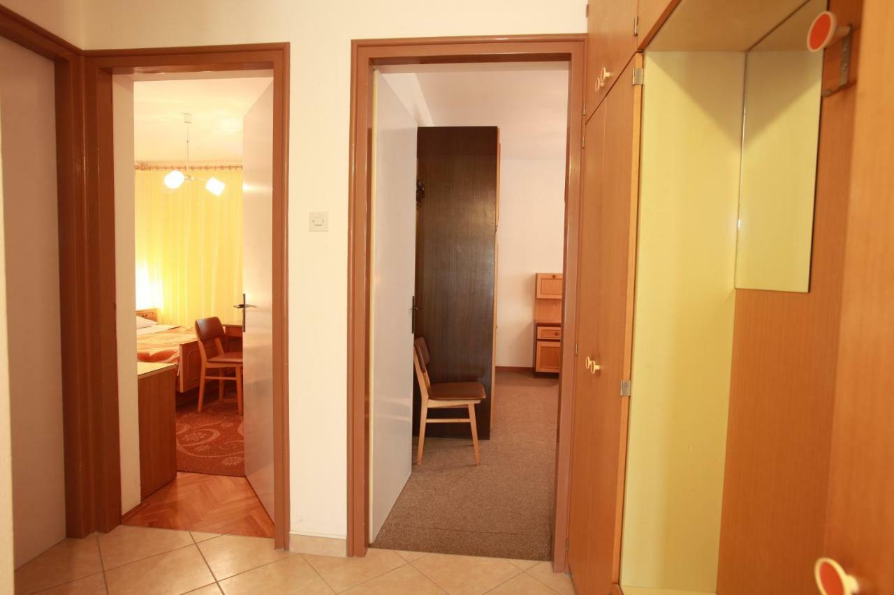 Apartments & Room Jagoda Baška Eksteriør billede